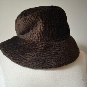 Liz Claiborne hat